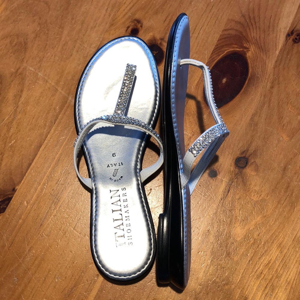 💫White Rhinestone Sandals!